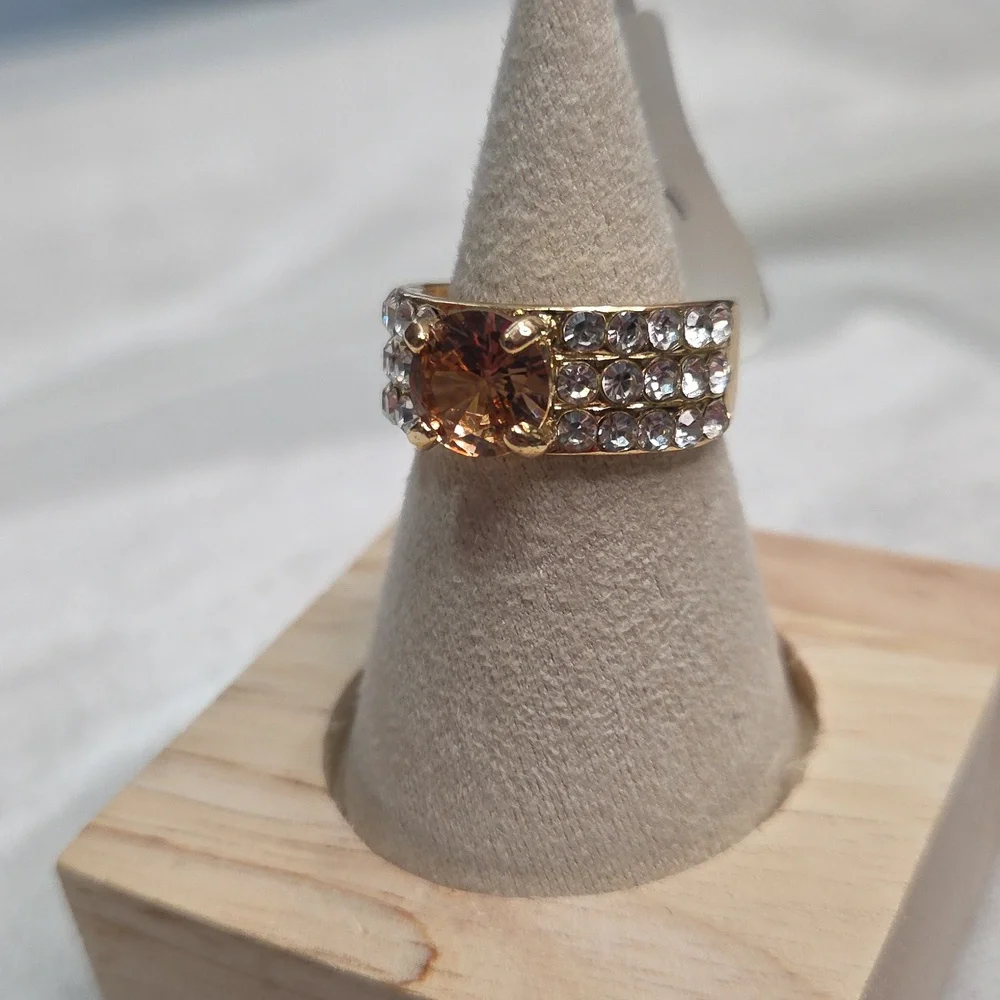 Peach Champagne Color Stone Fashion Ring Gold Tone Band Elegant Rhinestones